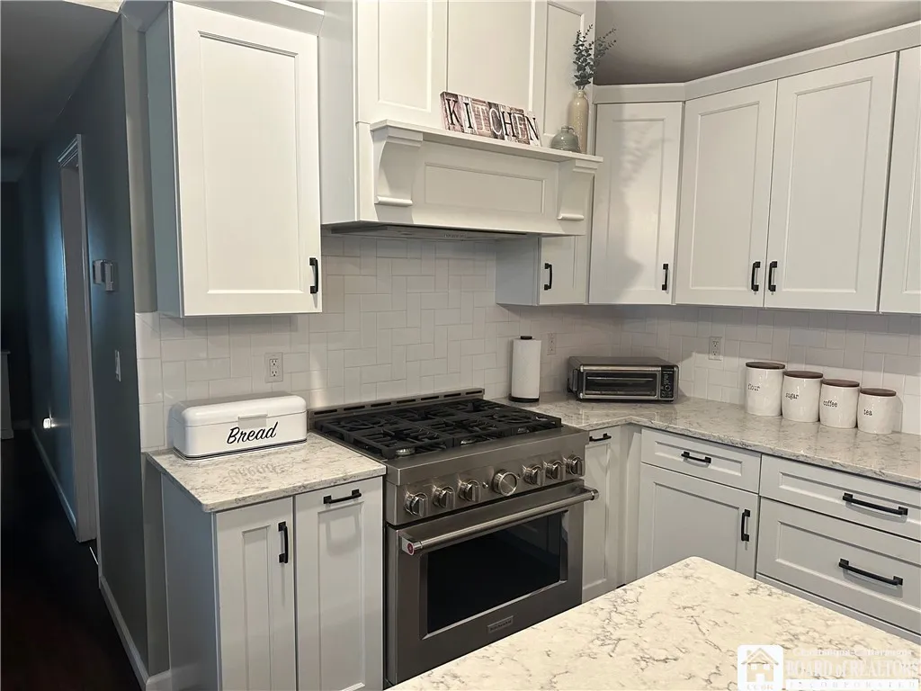 24 University Park, Pomfret, New York 14063, Pomfret, New York 14063, 4 Bedrooms Bedrooms, 11 Rooms Rooms,2 BathroomsBathrooms,Residential,For Sale,24 University Park, Pomfret, New York 14063,0,R1594999