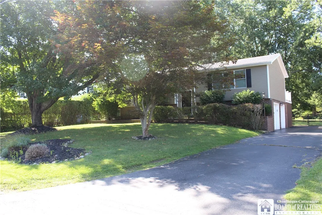 24 University Park, Pomfret, New York 14063, Pomfret, New York 14063, 4 Bedrooms Bedrooms, 11 Rooms Rooms,2 BathroomsBathrooms,Residential,For Sale,24 University Park, Pomfret, New York 14063,0,R1594999