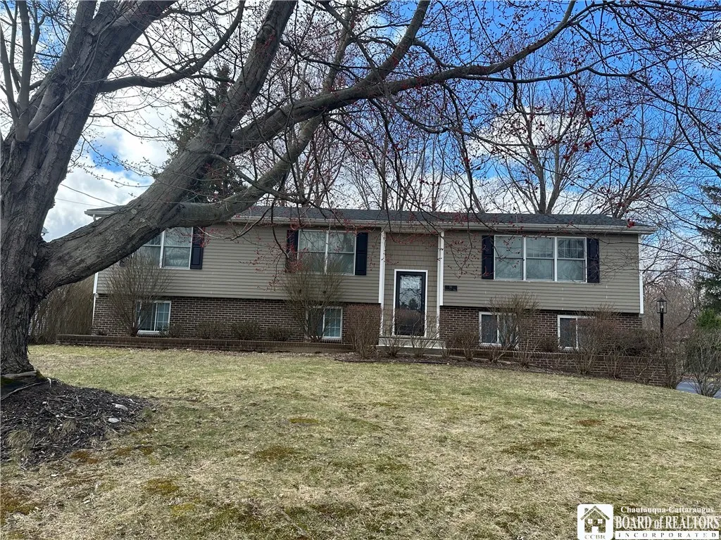 24 University Park, Pomfret, New York 14063, Pomfret, New York 14063, 4 Bedrooms Bedrooms, 11 Rooms Rooms,2 BathroomsBathrooms,Residential,For Sale,24 University Park, Pomfret, New York 14063,0,R1594999