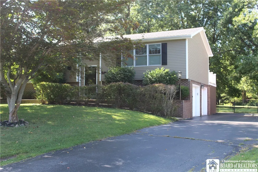 24 University Park, Pomfret, New York 14063, Pomfret, New York 14063, 4 Bedrooms Bedrooms, 11 Rooms Rooms,2 BathroomsBathrooms,Residential,For Sale,24 University Park, Pomfret, New York 14063,0,R1594999