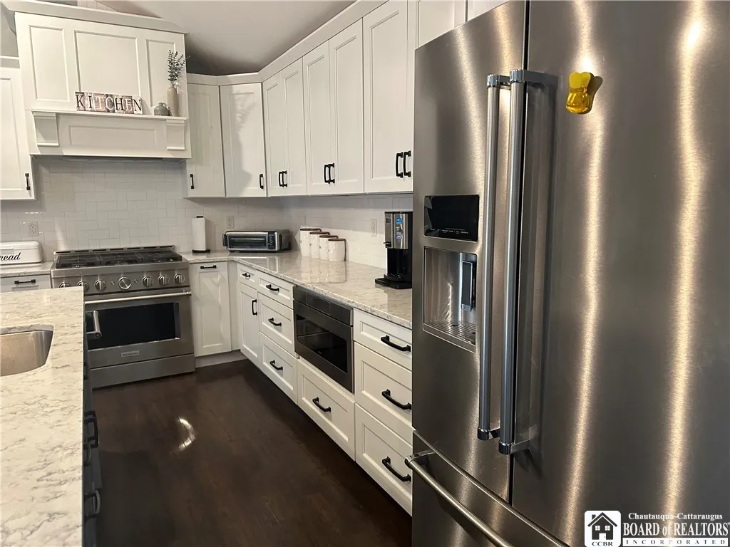 24 University Park, Pomfret, New York 14063, Pomfret, New York 14063, 4 Bedrooms Bedrooms, 11 Rooms Rooms,2 BathroomsBathrooms,Residential,For Sale,24 University Park, Pomfret, New York 14063,0,R1594999