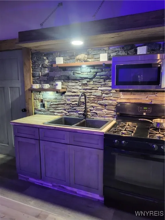 New kitchen in unit D New kitchen in unit D