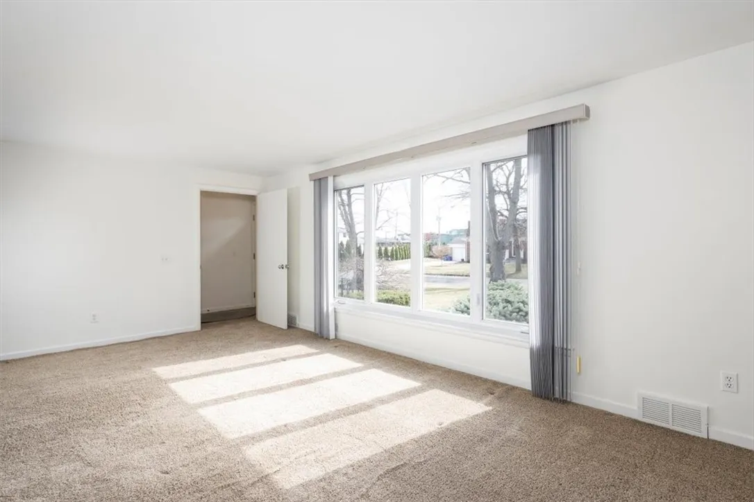 630 Kings Highway, Amherst, New York 14226, Amherst, New York 14226, 2 Bedrooms Bedrooms, 7 Rooms Rooms,1 BathroomBathrooms,Residential,Closed,630 Kings Highway, Amherst, New York 14226,0,R1592220