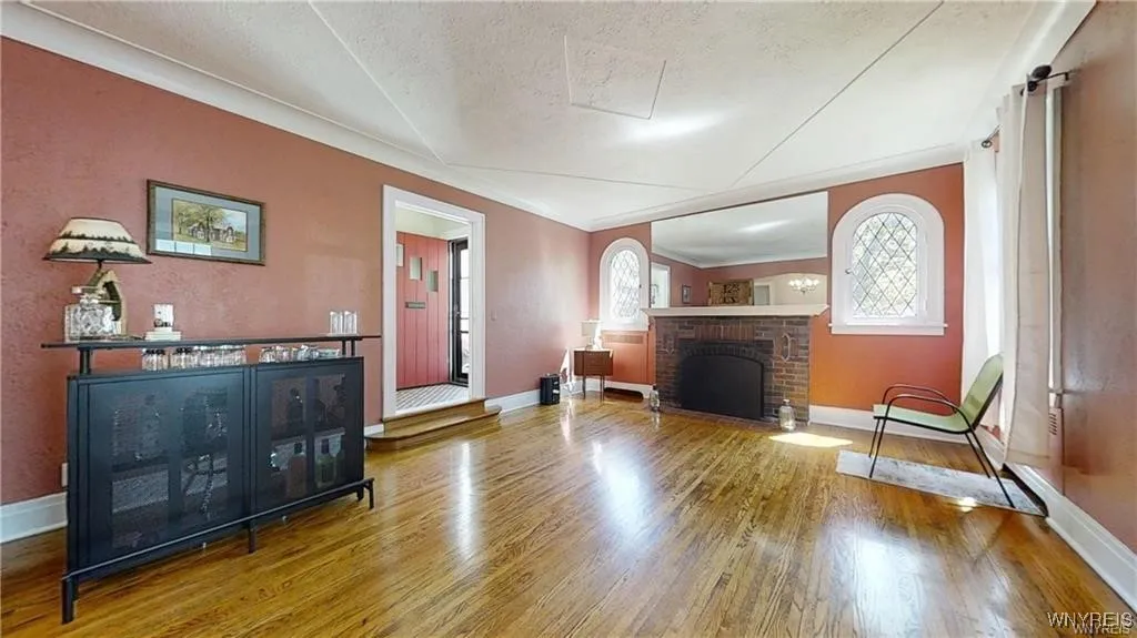 sunken living room with wbfp