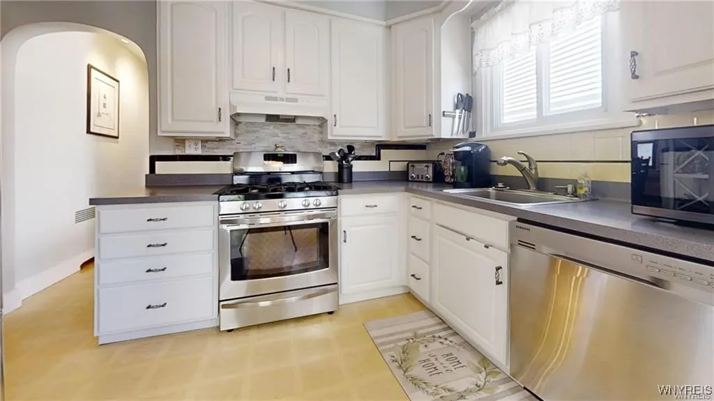 136 Louvaine Drive, Tonawanda-town, New York 14223, Tonawanda, New York 14223, 3 Bedrooms Bedrooms, 7 Rooms Rooms,2 BathroomsBathrooms,Residential,Closed,136 Louvaine Drive, Tonawanda-town, New York 14223,0,B1595249
