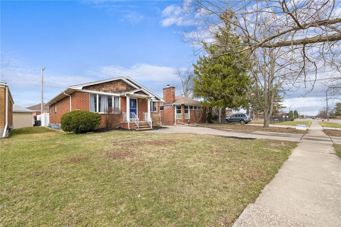 3360 Elmwood Avenue, Tonawanda-town, New York 1421, Tonawanda, New York 14217, 3 Bedrooms Bedrooms, 8 Rooms Rooms,2 BathroomsBathrooms,Residential,Closed,3360 Elmwood Avenue, Tonawanda-town, New York 1421,0,R1595284