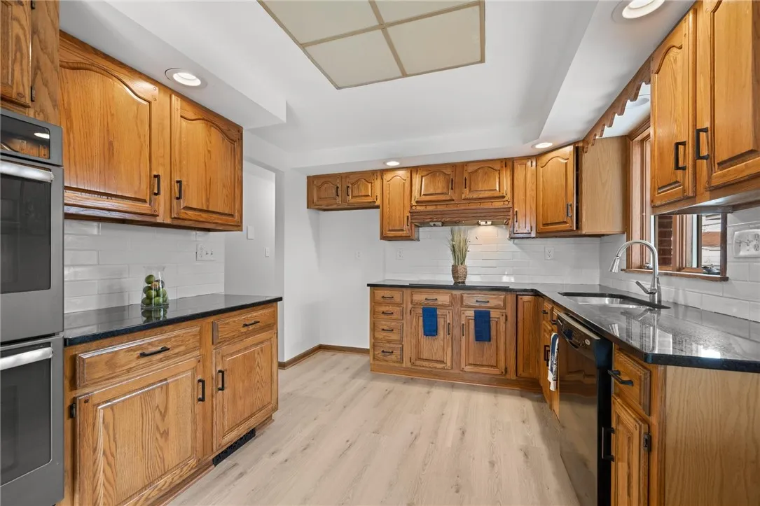 3360 Elmwood Avenue, Tonawanda-town, New York 1421, Tonawanda, New York 14217, 3 Bedrooms Bedrooms, 8 Rooms Rooms,2 BathroomsBathrooms,Residential,Closed,3360 Elmwood Avenue, Tonawanda-town, New York 1421,0,R1595284