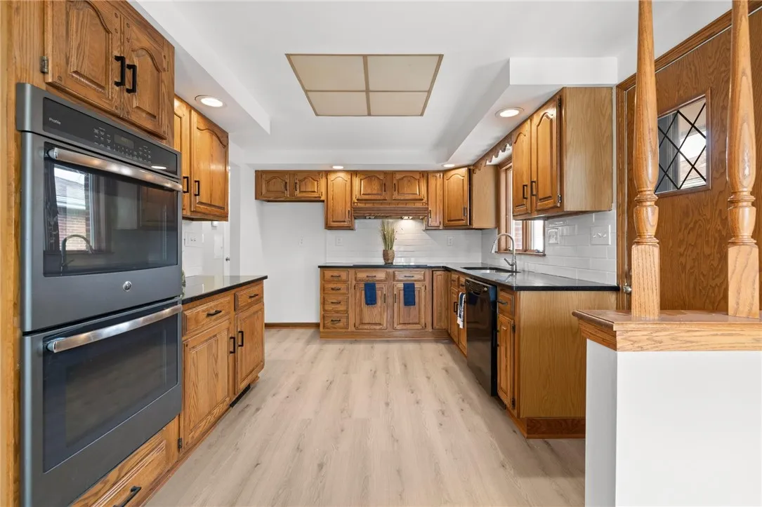 3360 Elmwood Avenue, Tonawanda-town, New York 1421, Tonawanda, New York 14217, 3 Bedrooms Bedrooms, 8 Rooms Rooms,2 BathroomsBathrooms,Residential,Closed,3360 Elmwood Avenue, Tonawanda-town, New York 1421,0,R1595284