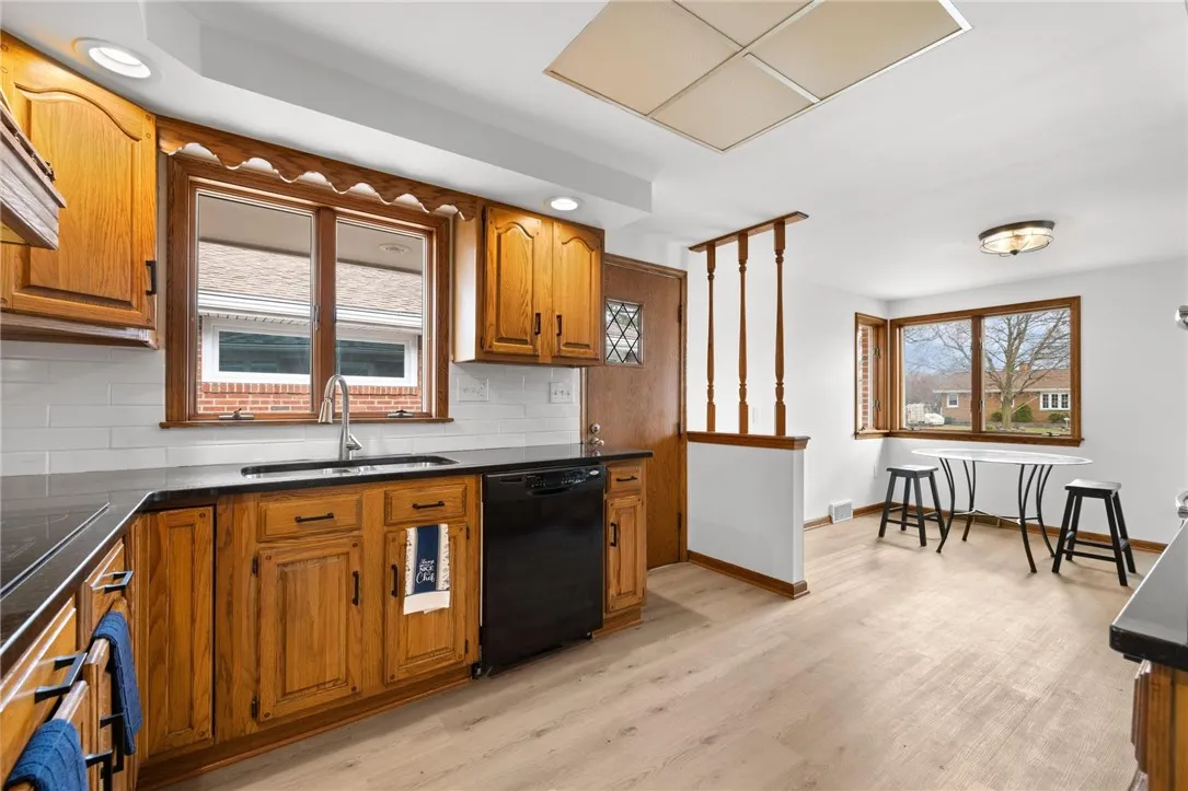 3360 Elmwood Avenue, Tonawanda-town, New York 1421, Tonawanda, New York 14217, 3 Bedrooms Bedrooms, 8 Rooms Rooms,2 BathroomsBathrooms,Residential,Closed,3360 Elmwood Avenue, Tonawanda-town, New York 1421,0,R1595284