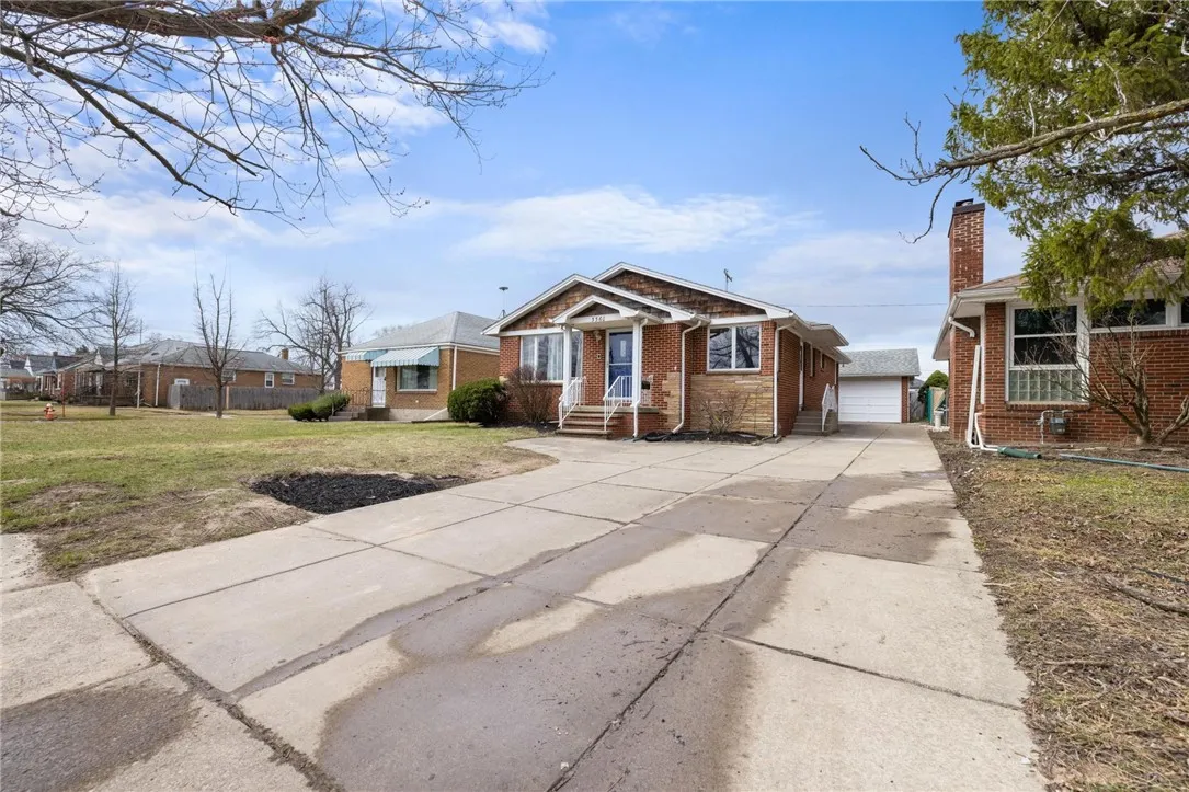 3360 Elmwood Avenue, Tonawanda-town, New York 1421, Tonawanda, New York 14217, 3 Bedrooms Bedrooms, 8 Rooms Rooms,2 BathroomsBathrooms,Residential,Closed,3360 Elmwood Avenue, Tonawanda-town, New York 1421,0,R1595284