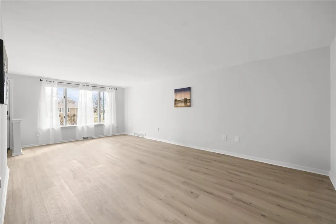 3360 Elmwood Avenue, Tonawanda-town, New York 1421, Tonawanda, New York 14217, 3 Bedrooms Bedrooms, 8 Rooms Rooms,2 BathroomsBathrooms,Residential,Closed,3360 Elmwood Avenue, Tonawanda-town, New York 1421,0,R1595284