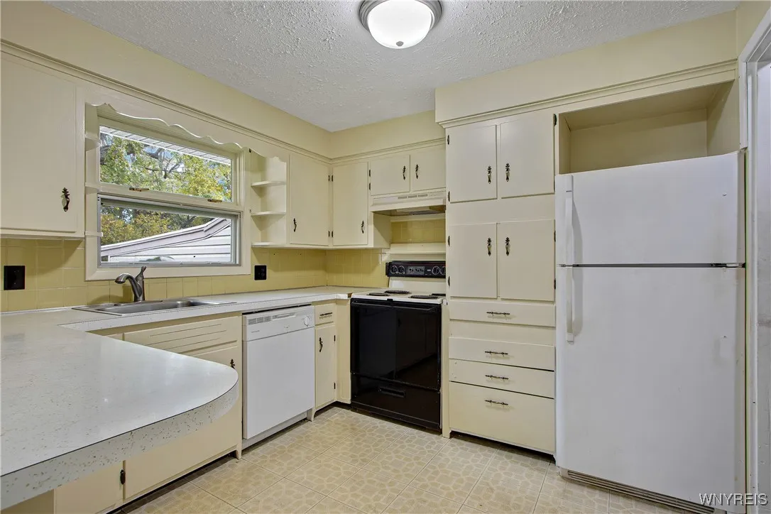 KITCHEN ON RIGHT SIDE SINGLE FAMILY HOME