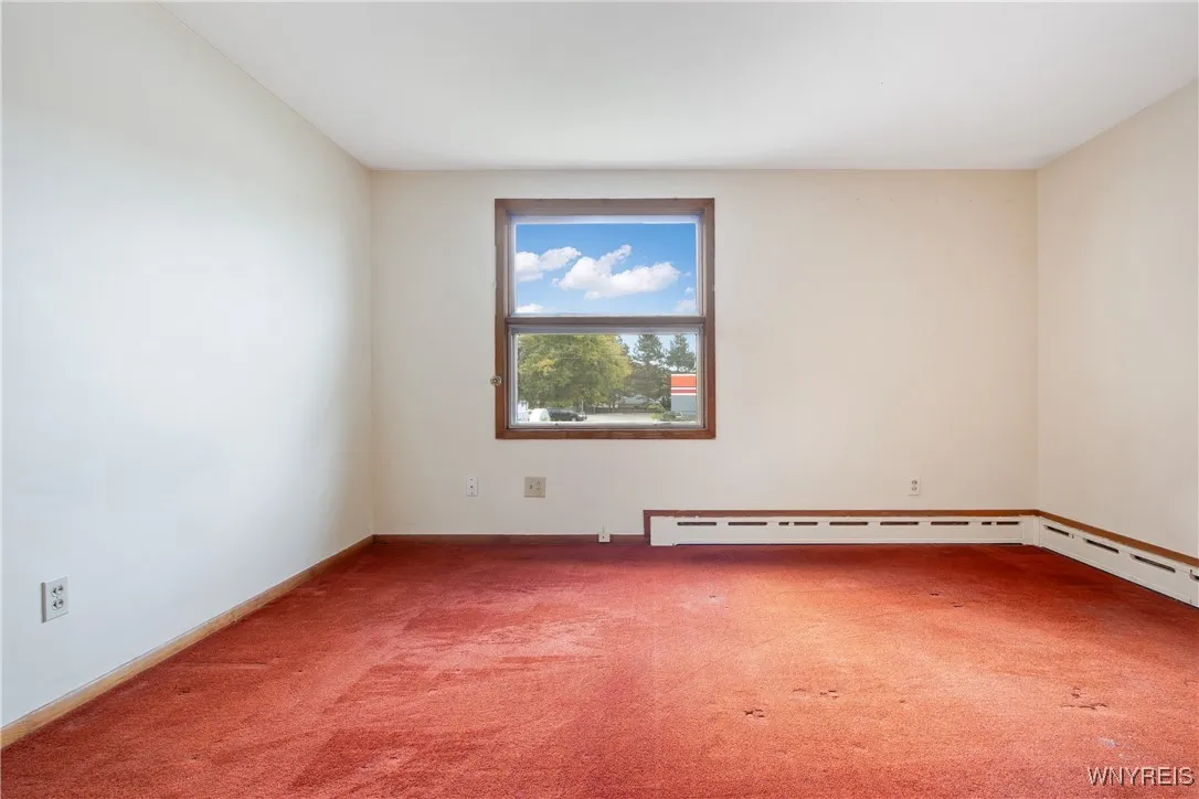 BEDROOM ON RIGHT SIDE