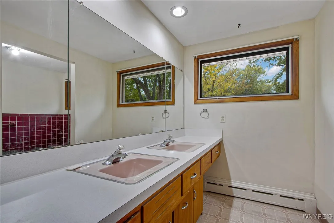 BATH/FLOOR 2/ ON RIGHT SIDE