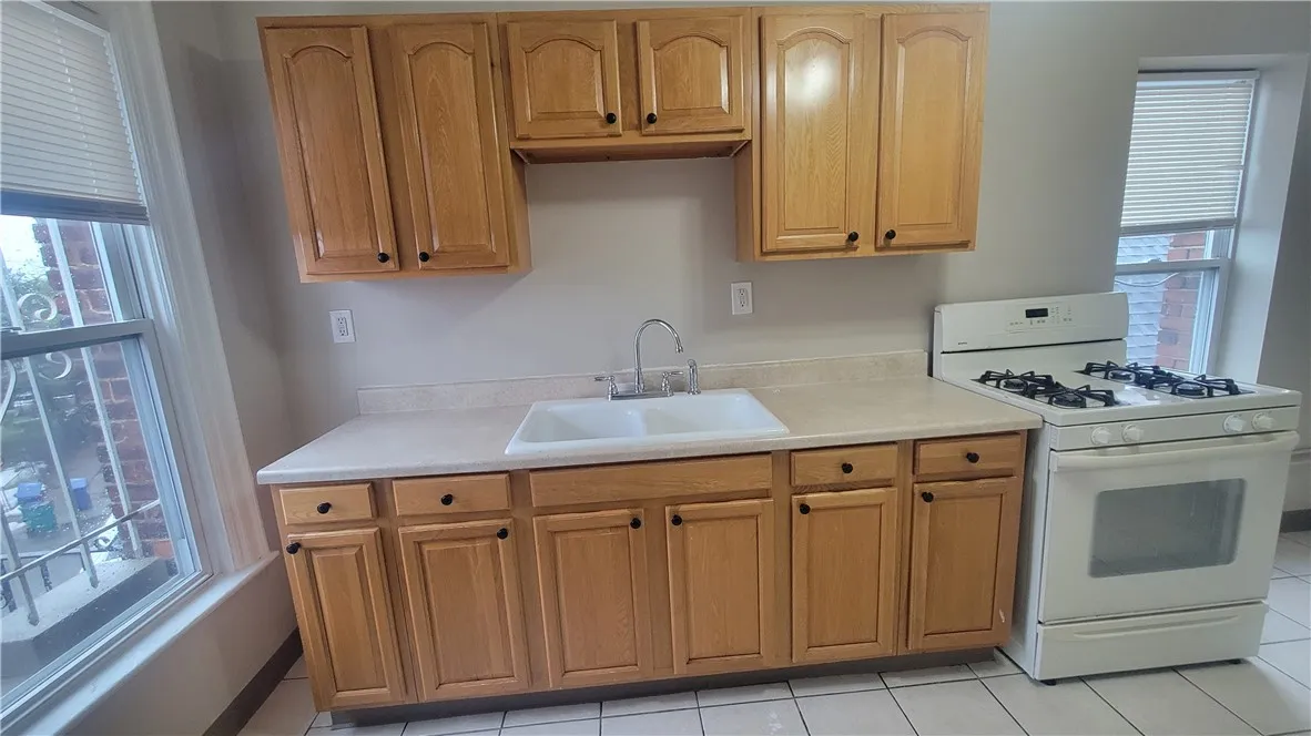 439 West Ferry S, Buffalo, New York 14213, Buffalo, New York 14213, 6 Bedrooms Bedrooms, ,Multi Family,Closed,439 West Ferry S, Buffalo, New York 14213,0,R1595740