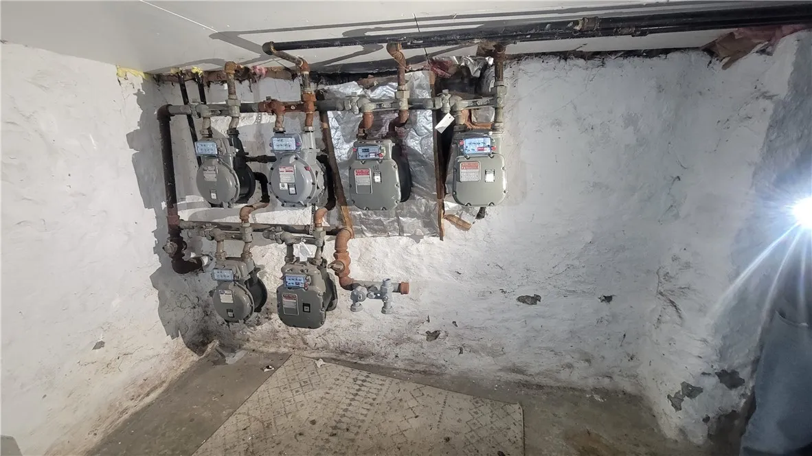 439 West Ferry S, Buffalo, New York 14213, Buffalo, New York 14213, 6 Bedrooms Bedrooms, ,Multi Family,Closed,439 West Ferry S, Buffalo, New York 14213,0,R1595740