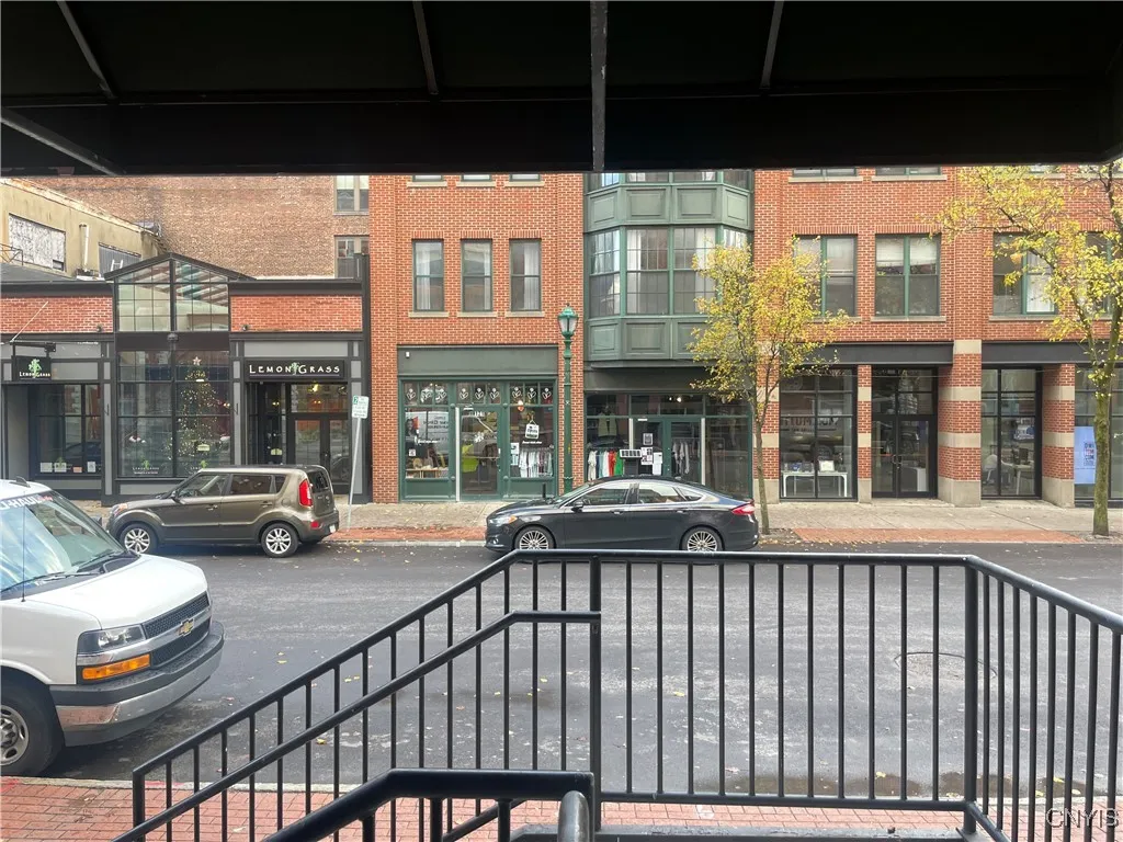 110 Walton Street 302, Syracuse, New York 13202, Syracuse, New York 13202, 2 Bedrooms Bedrooms, 5 Rooms Rooms,2 BathroomsBathrooms,Residential Lease,Closed,110 Walton Street 302, Syracuse, New York 13202,0,S1595762