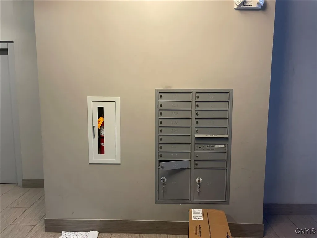 Mailroom located in tenant lobby