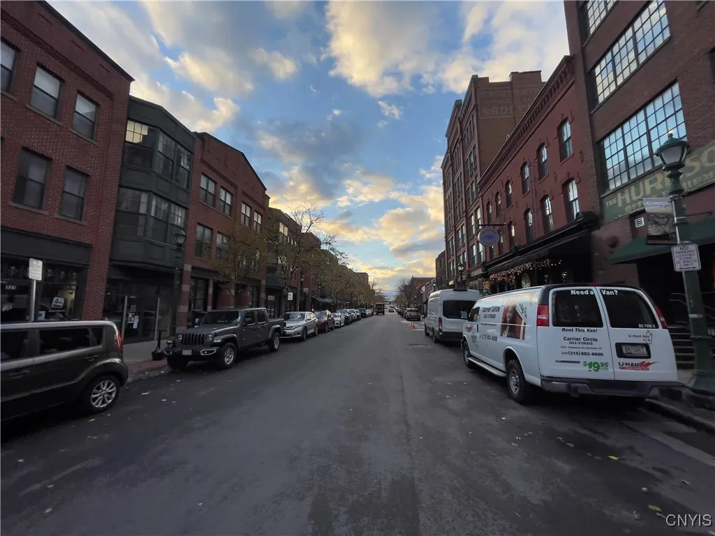 Walton St.