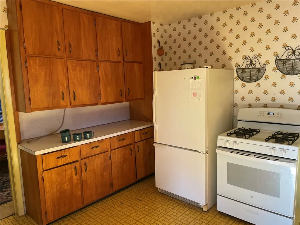 228 Sly Avenue, Corning-city, New York 14830, Corning City, New York 14830, 3 Bedrooms Bedrooms, 7 Rooms Rooms,1 BathroomBathrooms,Residential,Closed,228 Sly Avenue, Corning-city, New York 14830,0,R1595707