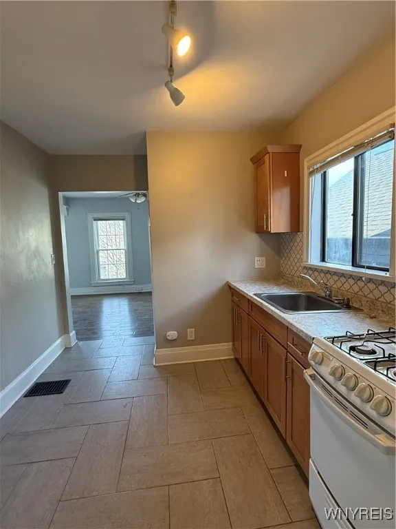 53 Elmwood Avenue 4, Buffalo, New York 14201, Buffalo, New York 14201, 2 Rooms Rooms,1 BathroomBathrooms,Residential Lease,Closed,53 Elmwood Avenue 4, Buffalo, New York 14201,0,B1595821