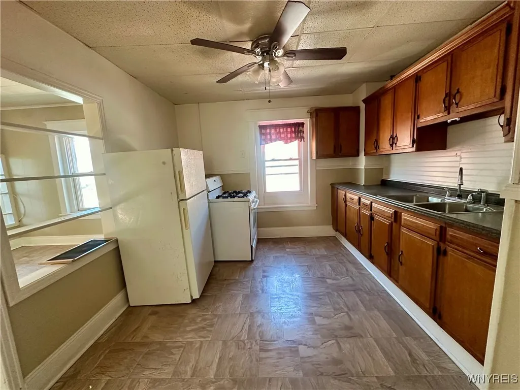 1264 Electric Avenue, Lackawanna, New York 14218, Lackawanna, New York 14218, 10 Bedrooms Bedrooms, ,4 BathroomsBathrooms,Residential,Closed,1264 Electric Avenue, Lackawanna, New York 14218,0,B1595749