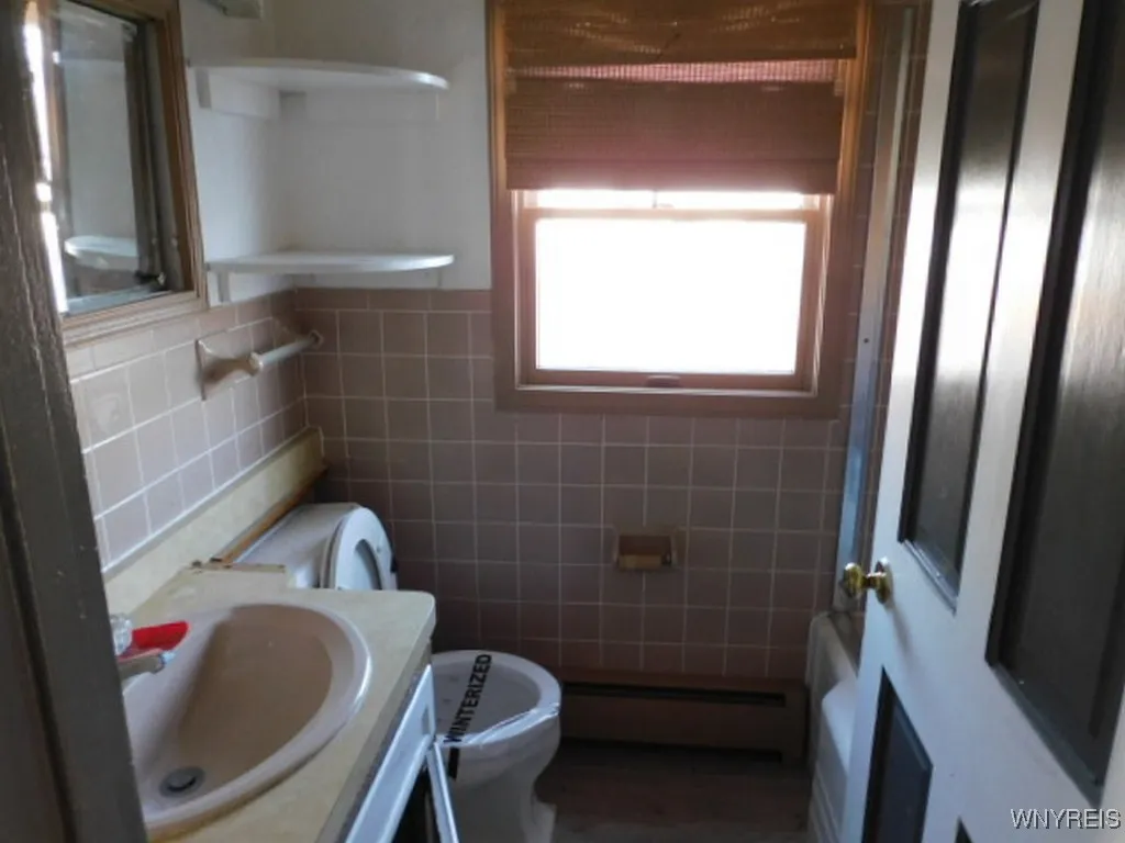 241 Kelvin Drive, Tonawanda-town, New York 14223, Tonawanda, New York 14223, 3 Bedrooms Bedrooms, 5 Rooms Rooms,1 BathroomBathrooms,Residential,Closed,241 Kelvin Drive, Tonawanda-town, New York 14223,B1595944