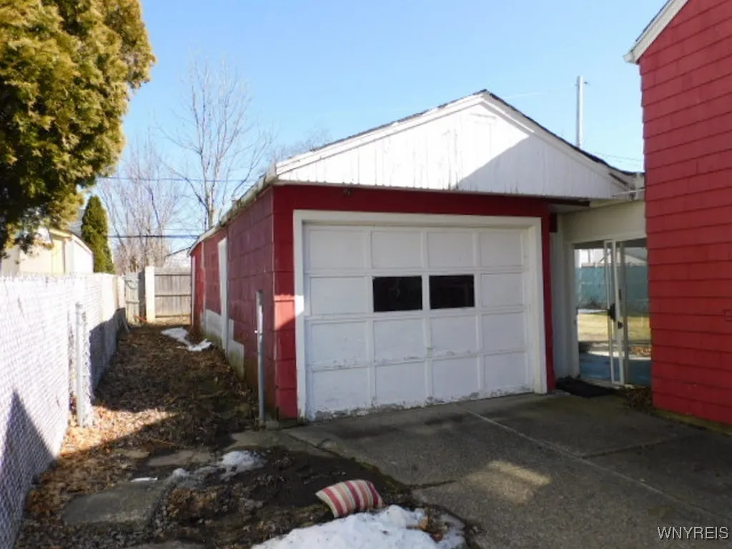 241 Kelvin Drive, Tonawanda-town, New York 14223, Tonawanda, New York 14223, 3 Bedrooms Bedrooms, 5 Rooms Rooms,1 BathroomBathrooms,Residential,Closed,241 Kelvin Drive, Tonawanda-town, New York 14223,B1595944