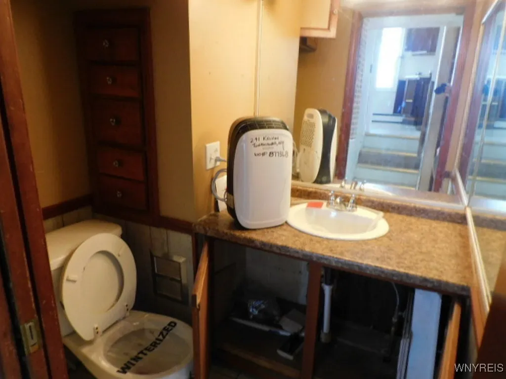 241 Kelvin Drive, Tonawanda-town, New York 14223, Tonawanda, New York 14223, 3 Bedrooms Bedrooms, 5 Rooms Rooms,1 BathroomBathrooms,Residential,Closed,241 Kelvin Drive, Tonawanda-town, New York 14223,B1595944