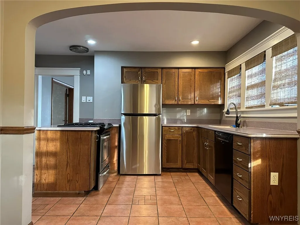 240 Grove Street, Tonawanda-city, New York 14150, Tonawanda, New York 14150, 4 Bedrooms Bedrooms, 8 Rooms Rooms,2 BathroomsBathrooms,Residential Lease,Closed,240 Grove Street, Tonawanda-city, New York 14150,0,B1595657