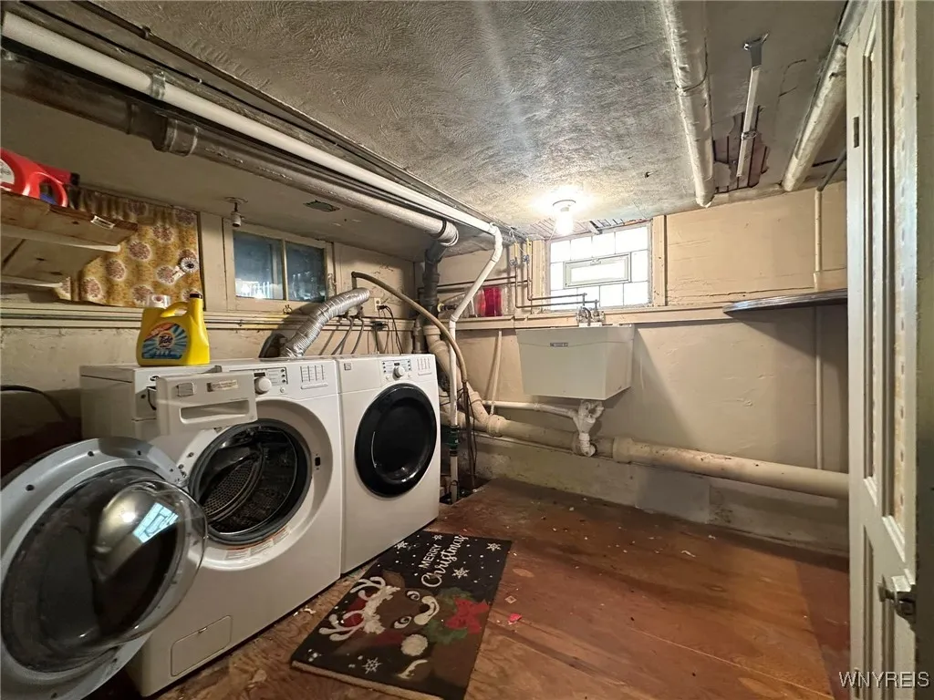 240 Grove Street, Tonawanda-city, New York 14150, Tonawanda, New York 14150, 4 Bedrooms Bedrooms, 8 Rooms Rooms,2 BathroomsBathrooms,Residential Lease,Closed,240 Grove Street, Tonawanda-city, New York 14150,0,B1595657
