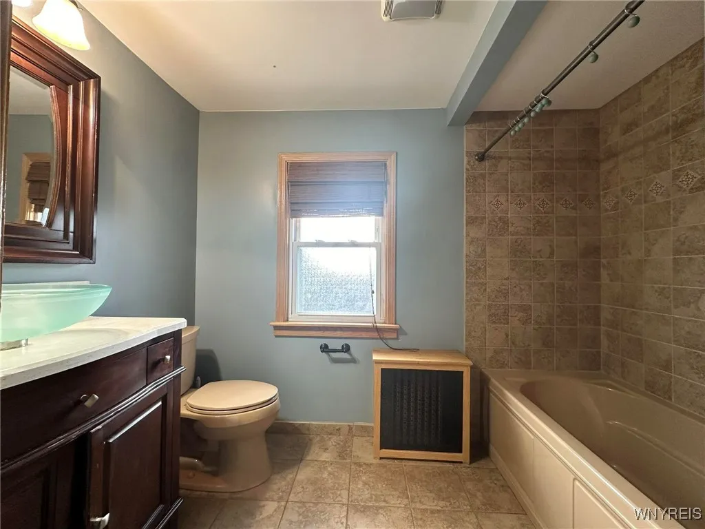 240 Grove Street, Tonawanda-city, New York 14150, Tonawanda, New York 14150, 4 Bedrooms Bedrooms, 8 Rooms Rooms,2 BathroomsBathrooms,Residential Lease,Closed,240 Grove Street, Tonawanda-city, New York 14150,0,B1595657