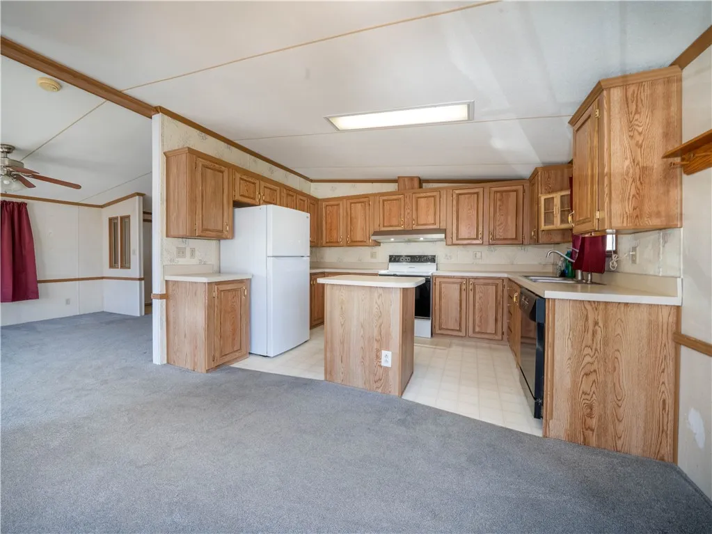 34 Harper Parkway, Avon, New York 14414, Avon, New York 14414, 3 Bedrooms Bedrooms, 6 Rooms Rooms,2 BathroomsBathrooms,Residential,Closed,34 Harper Parkway, Avon, New York 14414,R1596204