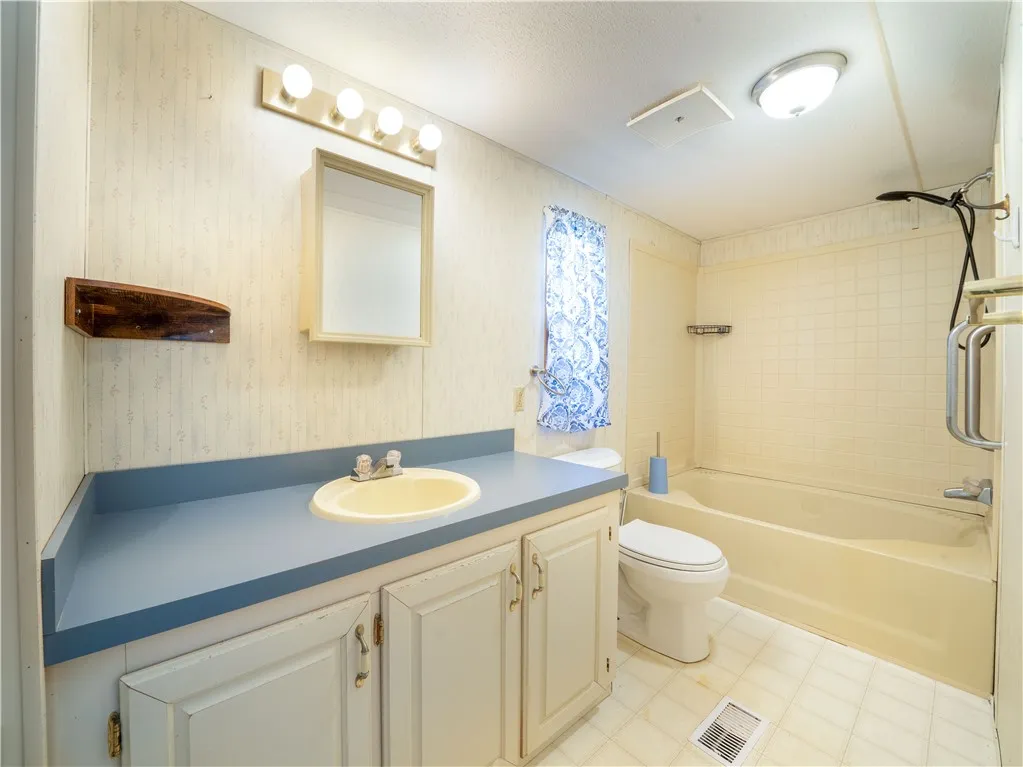 34 Harper Parkway, Avon, New York 14414, Avon, New York 14414, 3 Bedrooms Bedrooms, 6 Rooms Rooms,2 BathroomsBathrooms,Residential,Closed,34 Harper Parkway, Avon, New York 14414,R1596204