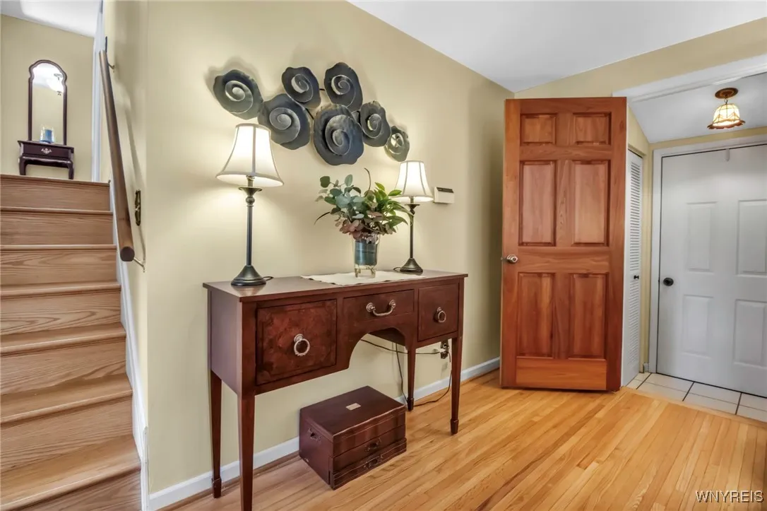 HW flrs - 6 panel dr to step down foyer