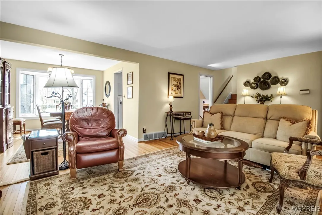 21x12 Liv Rm overlooks formal DR