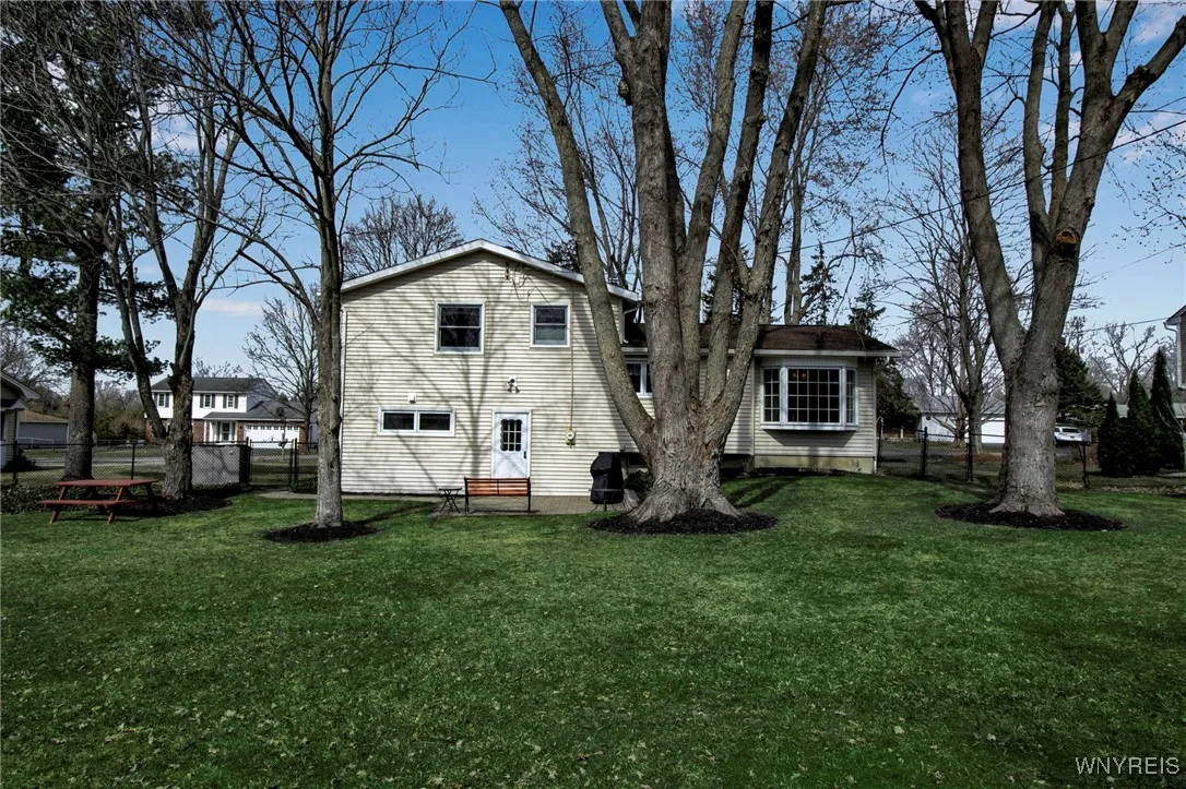 100x150 ft mature landscaped lot, fenced bkyd w/storage shed