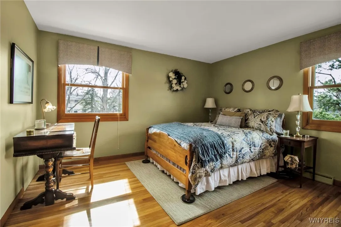 2nd flr 12x12 BD w/HW flrs