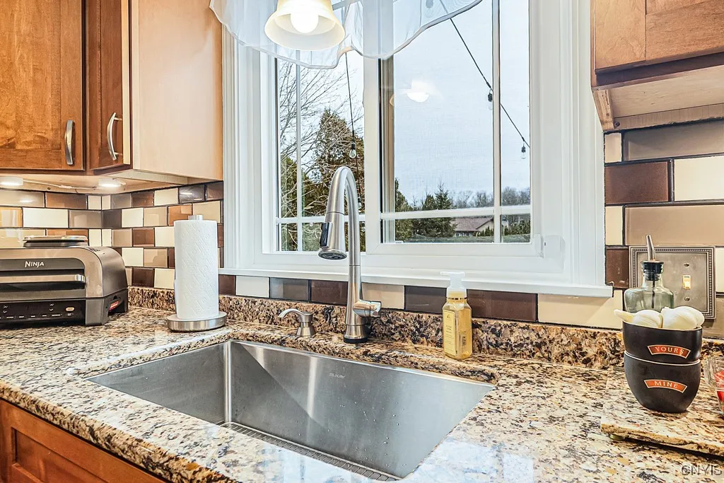4 Virginia Lane, New Hartford, New York 13413, New Hartford, New York 13413, 4 Bedrooms Bedrooms, 10 Rooms Rooms,2 BathroomsBathrooms,Residential,Closed,4 Virginia Lane, New Hartford, New York 13413,0,S1595509