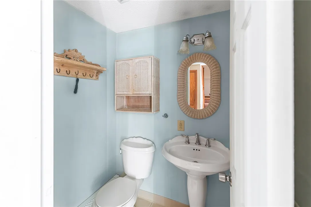 21 Algonquin Drive, Big Flats, New York 14845, Big Flats, New York 14845, 3 Bedrooms Bedrooms, 9 Rooms Rooms,1 BathroomBathrooms,Residential,For Sale,21 Algonquin Drive, Big Flats, New York 14845,R1596274