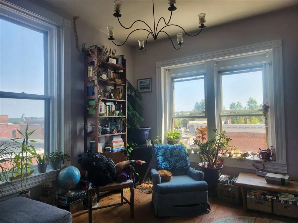 Flats on Fraley - Apt #4