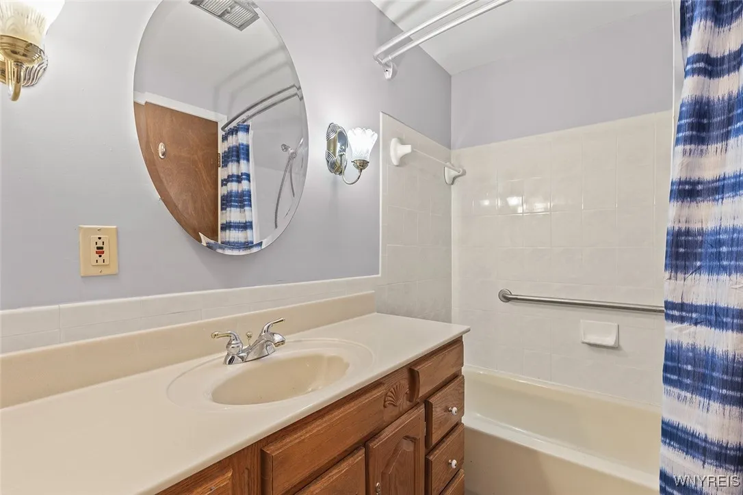 75 Henel Avenue 2, Amherst, New York 14226, Amherst, New York 14226, 2 Bedrooms Bedrooms, 7 Rooms Rooms,2 BathroomsBathrooms,Residential,Closed,75 Henel Avenue 2, Amherst, New York 14226,B1595345