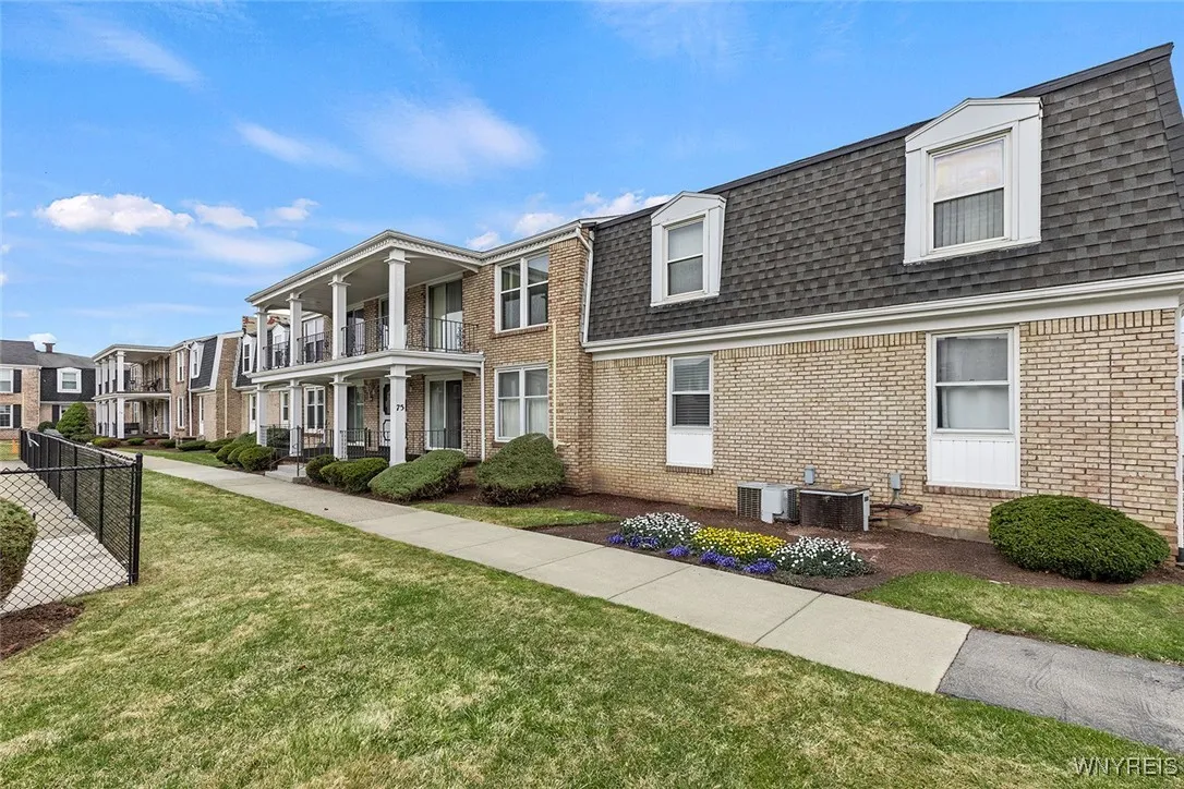 75 Henel Avenue 2, Amherst, New York 14226, Amherst, New York 14226, 2 Bedrooms Bedrooms, 7 Rooms Rooms,2 BathroomsBathrooms,Residential,Closed,75 Henel Avenue 2, Amherst, New York 14226,B1595345