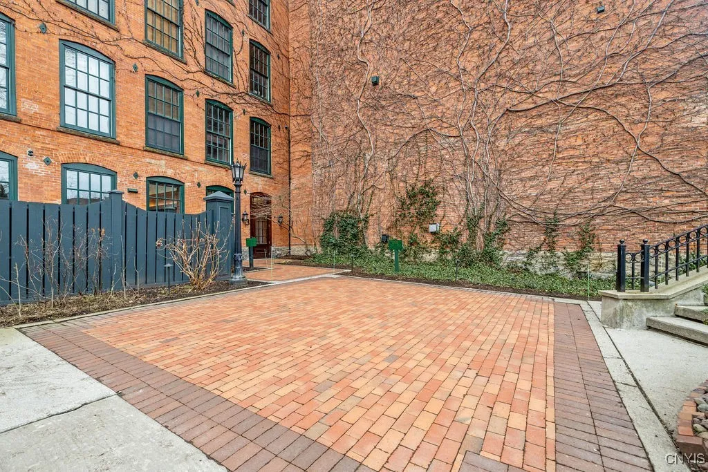 429 North Franklin Street 110, Syracuse, New York, Syracuse, New York 13204, 2 Bedrooms Bedrooms, 5 Rooms Rooms,2 BathroomsBathrooms,Residential,Closed,429 North Franklin Street 110, Syracuse, New York ,0,S1596007