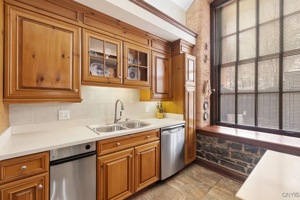 429 North Franklin Street 110, Syracuse, New York, Syracuse, New York 13204, 2 Bedrooms Bedrooms, 5 Rooms Rooms,2 BathroomsBathrooms,Residential,Closed,429 North Franklin Street 110, Syracuse, New York ,0,S1596007