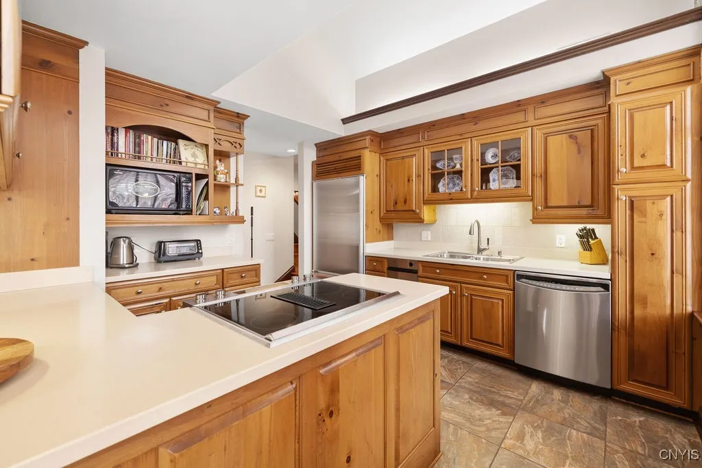 429 North Franklin Street 110, Syracuse, New York, Syracuse, New York 13204, 2 Bedrooms Bedrooms, 5 Rooms Rooms,2 BathroomsBathrooms,Residential,Closed,429 North Franklin Street 110, Syracuse, New York ,0,S1596007