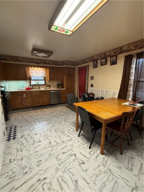 Eat in kitchen