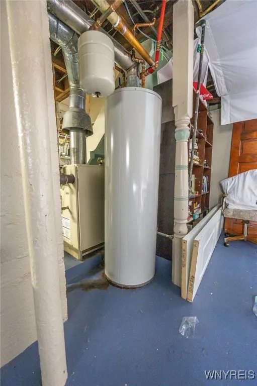 Hot water tank