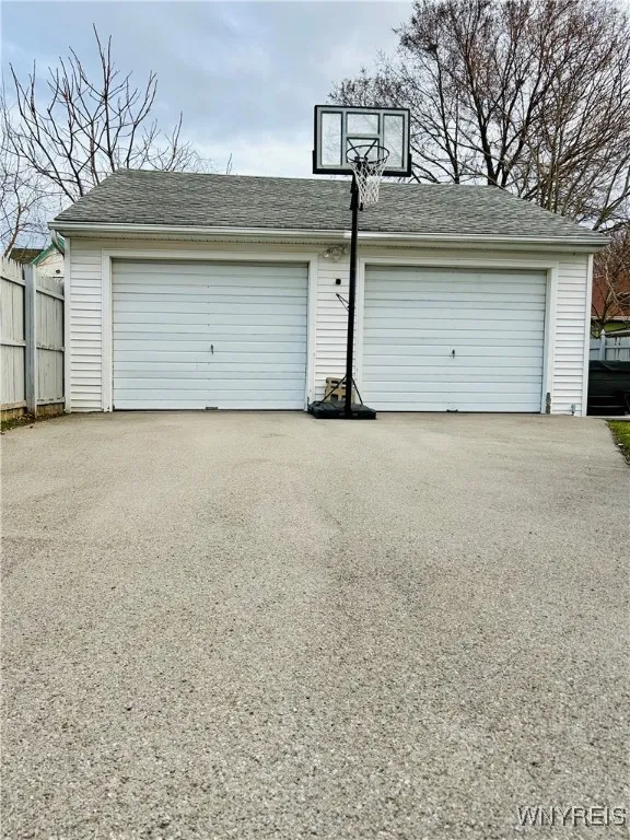 2.5 Car garage