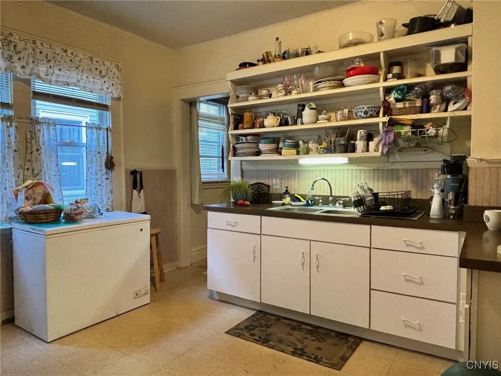 204 Helen Street, Syracuse, New York 13203, Syracuse, New York 13203, 6 Bedrooms Bedrooms, ,2 BathroomsBathrooms,Residential,Closed,204 Helen Street, Syracuse, New York 13203,0,S1596505